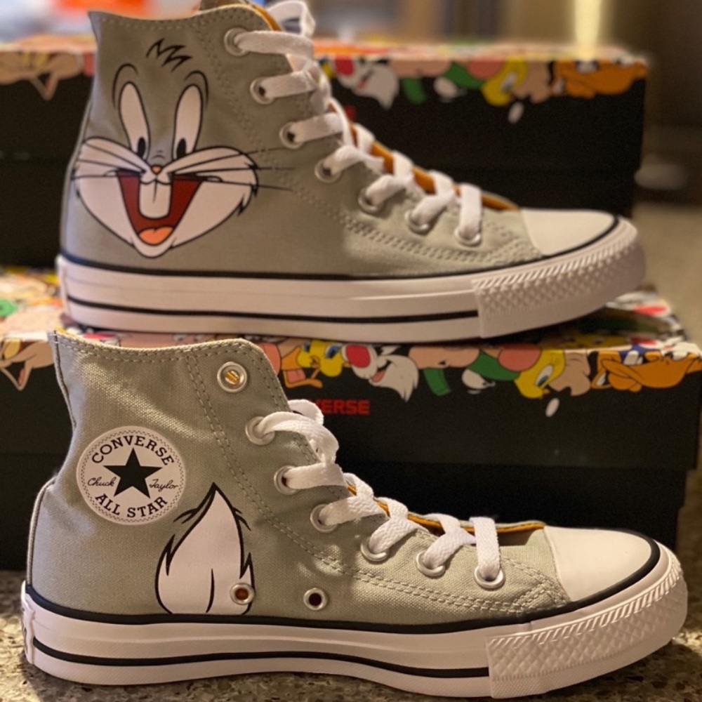 Collectible chuck ALL STARS bugs bunny
